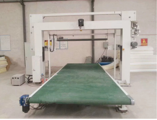 Draaiend Blad Rechte CNC Sponssnijmachine voor Flexibele Spons