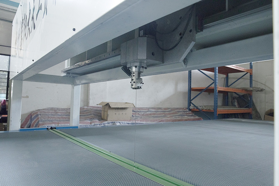 Verticale snijmachines voor schuim van 5 kW voor EVA-schuim voor matrassen
