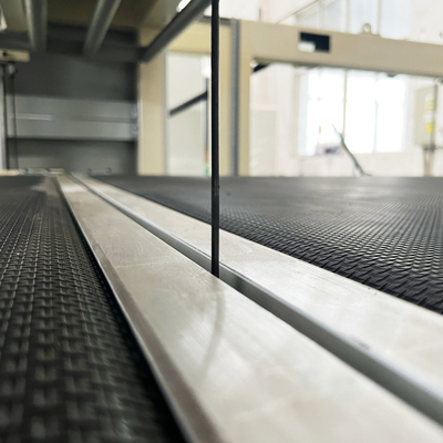 Automatische CNC-snijmachine voor het snijden van ringklingen voor PS/PE/EPE