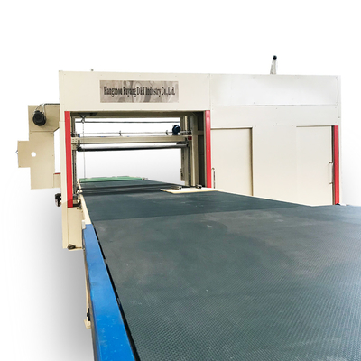 Laagkostenmachine voor het snijden van schuim met een CNC-systeem met een cyclusring 0 - 6 m/min