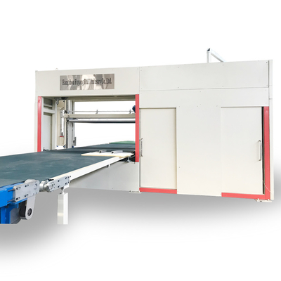 Laagkostenmachine voor het snijden van schuim met een CNC-systeem met een cyclusring 0 - 6 m/min