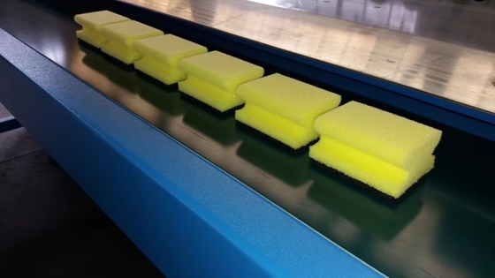 Automatische continue sponzenfreesmachine voor afwassponzen