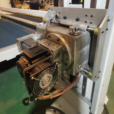 Gemakkelijk te bedienen DTC-SD2012 Dual Blade Oscillating Foam Contour Cutting Machine voor PU Foam Sponge