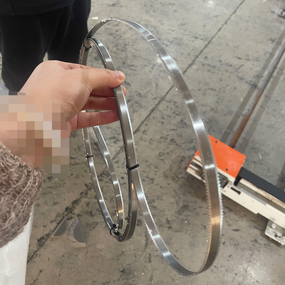 Automatische snijmachine voor het snijden van polyurethaanfoon voor sponzenplaat