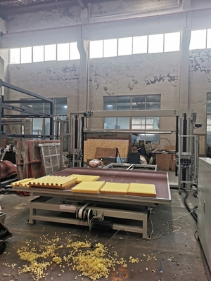 CNC-snijmachine Oscillerende lemmetjesnijder voor schuimmaterialen Matras- en meubelindustrie