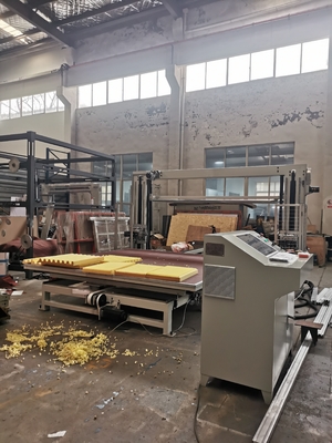CNC horizontale oscillerende zaagblad snijmachine voor spons en flexibele PU met gordel draaitafel