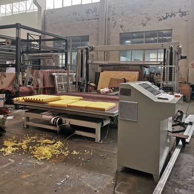 Hoogprecisie CNC horizontale spons snijmachine met oscillerende lemmet voor polyurethaan schuim