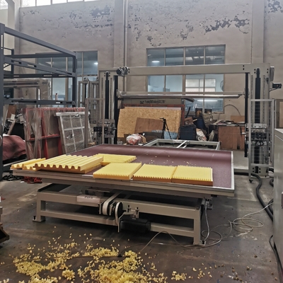 Hoogprecisie CNC horizontale spons snijmachine met oscillerende lemmet voor polyurethaan schuim