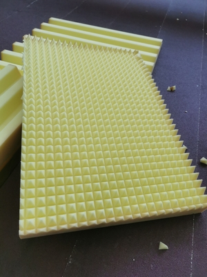 CNC horizontale oscillerende zaagblad snijmachine voor spons en flexibele PU met gordel draaitafel
