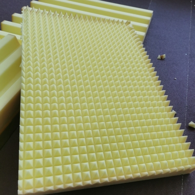 Hoogprecisie CNC horizontale spons snijmachine met oscillerende lemmet voor polyurethaan schuim