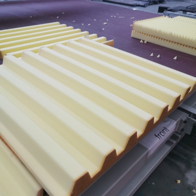 Hoogprecisie CNC horizontale spons snijmachine met oscillerende lemmet voor polyurethaan schuim
