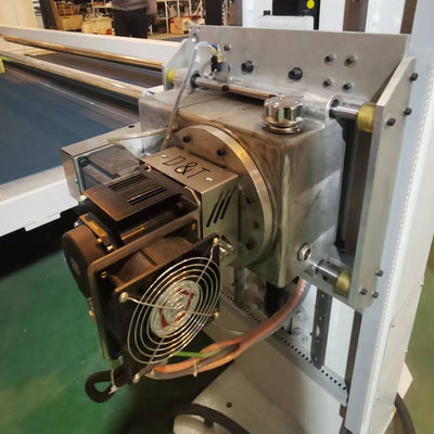 Precisie schuimsnijden met dubbelbladige CNC oscillerende mes snijder voor meubelstoffering en decoratie