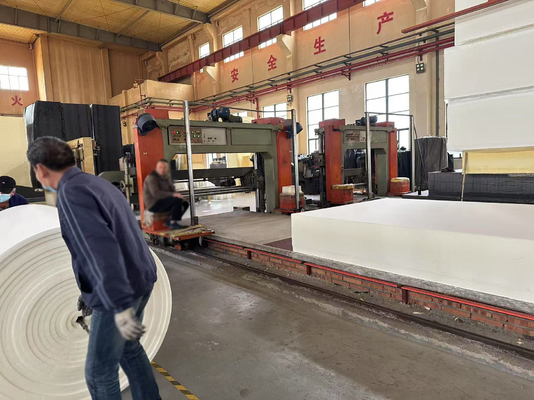 Geavanceerde snijmachine voor sponsen met hoofdraamgeleidingsrail en elektronische stroomverbindingsrail