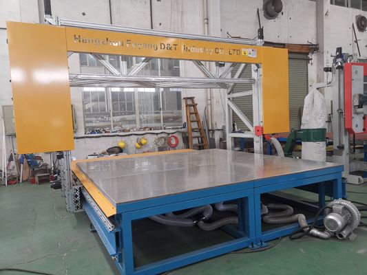10 m / min 3D CNC-snijmachine voor halfhard schuim met vacuümwerktafel