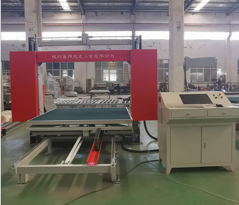 CNC van het reactieschuim Oscillerende Messensnijder voor Polyurethaan met het turing van lijst om 2D of 3D Vormen te snijden